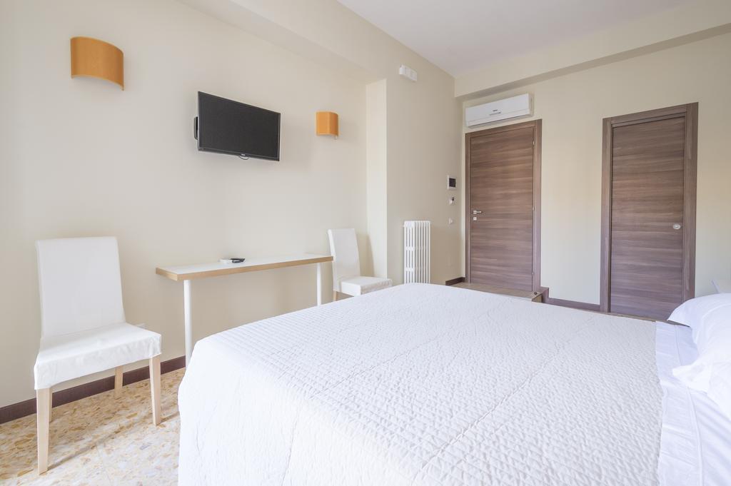 Trastevere Chic Rome Room photo